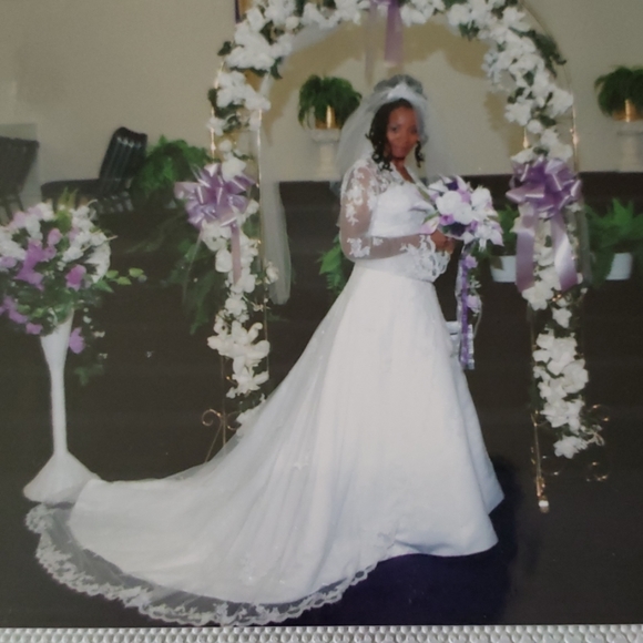 Wedding dress - Picture 7 of 8